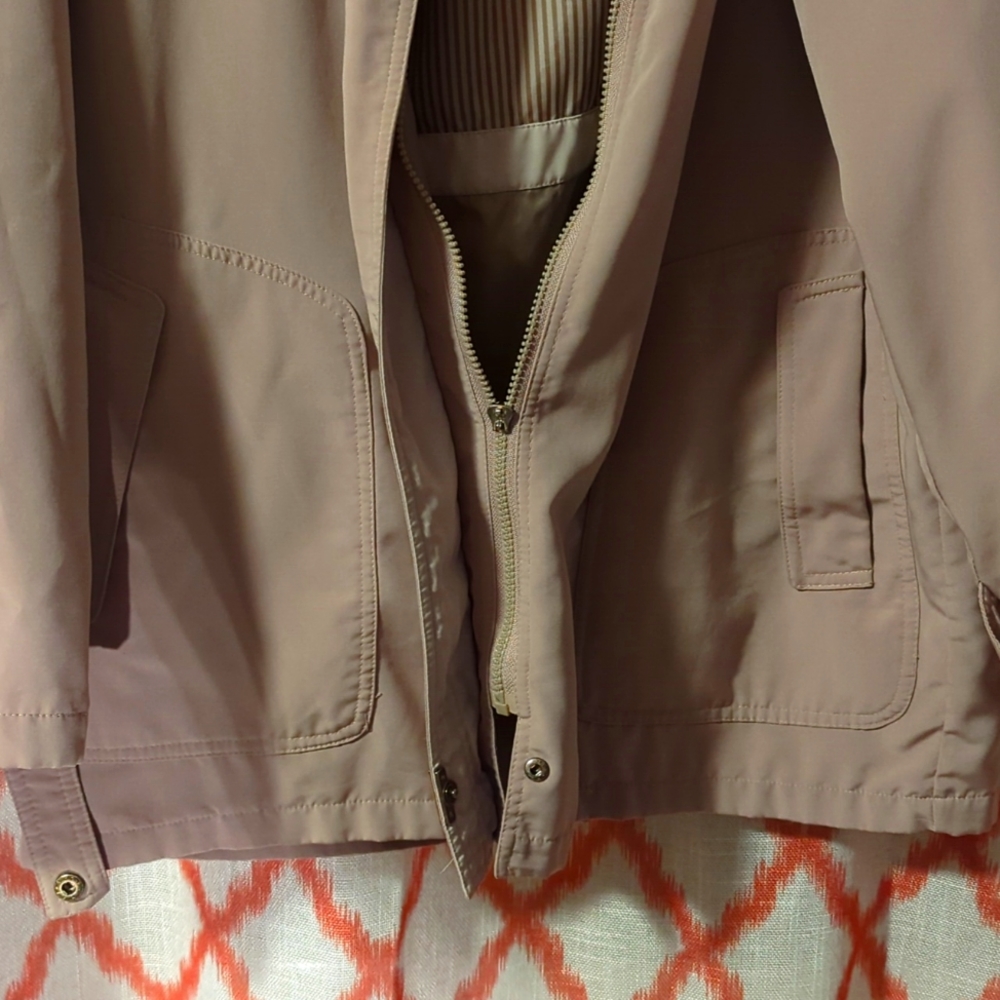 Women's Rain Jacket - Picture 3 of 6